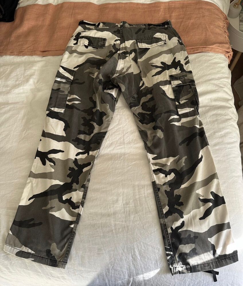 Urban outfitters Camo Pants