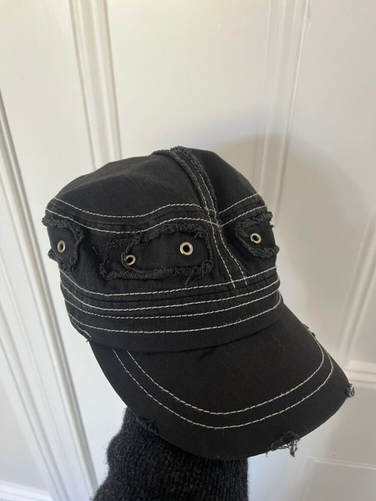 Black grungey cap