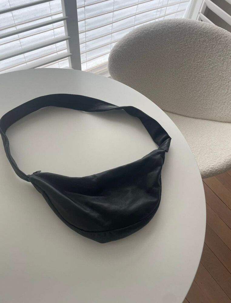 St Agni - Soft Crescent Bag - Black