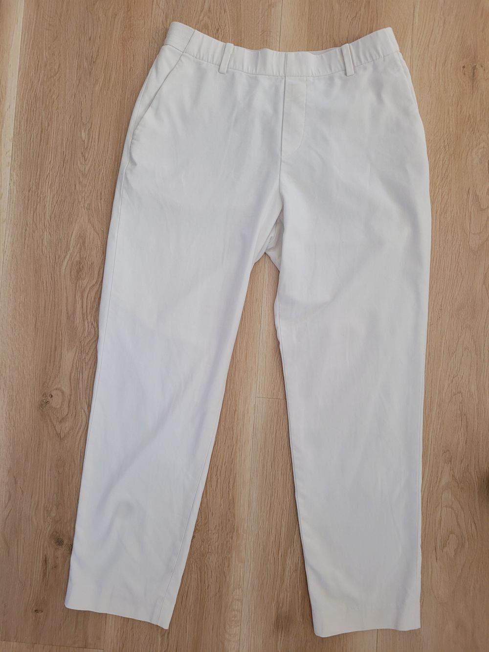 Uniqlo White Smart Ankle Pants