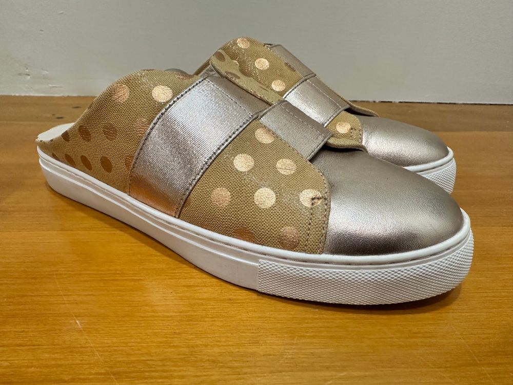 Slip on sneakers