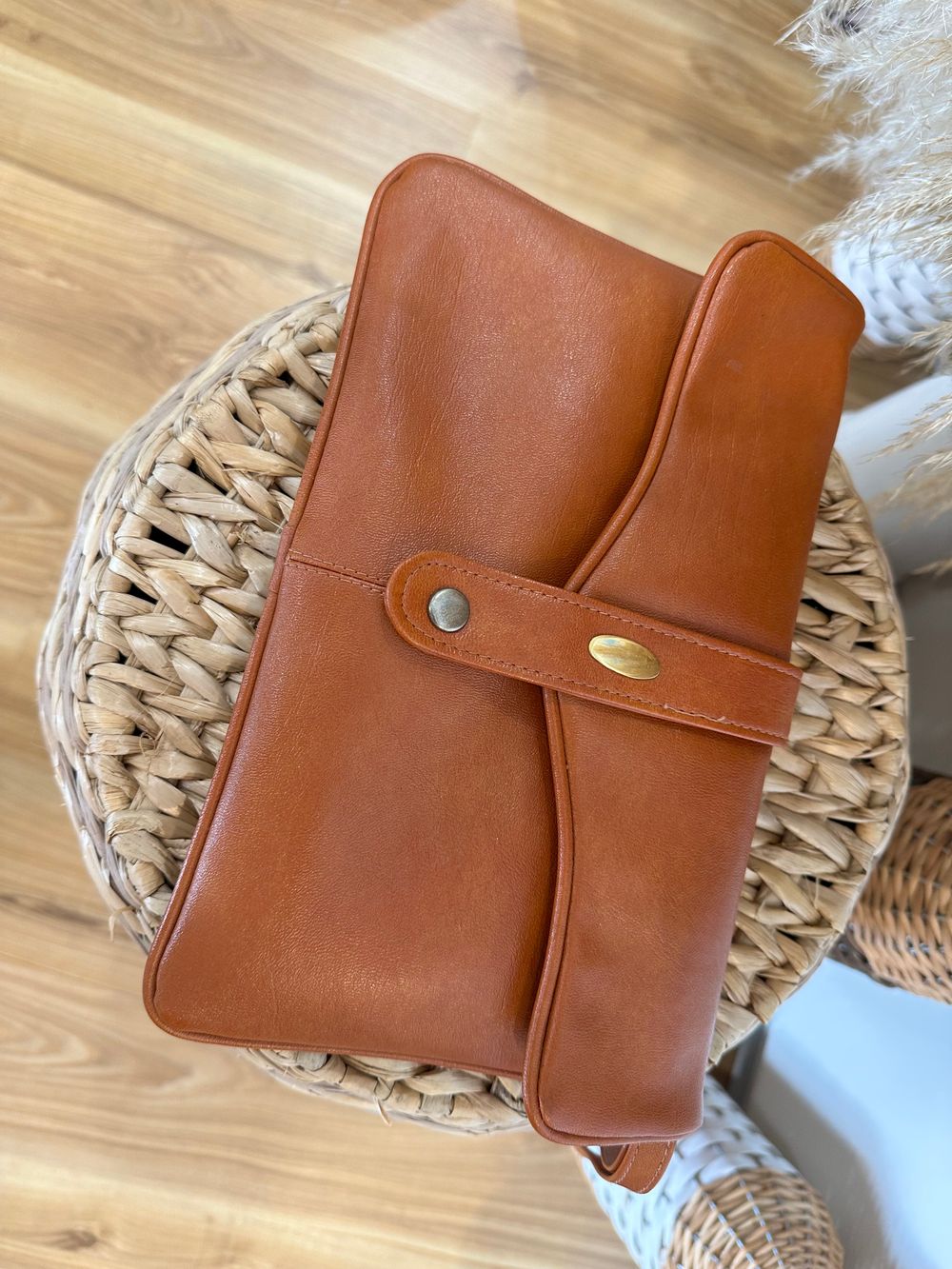 Tan Brown Wristlet Handbag – Stylish Compact Women’s Clutch Purse Bag