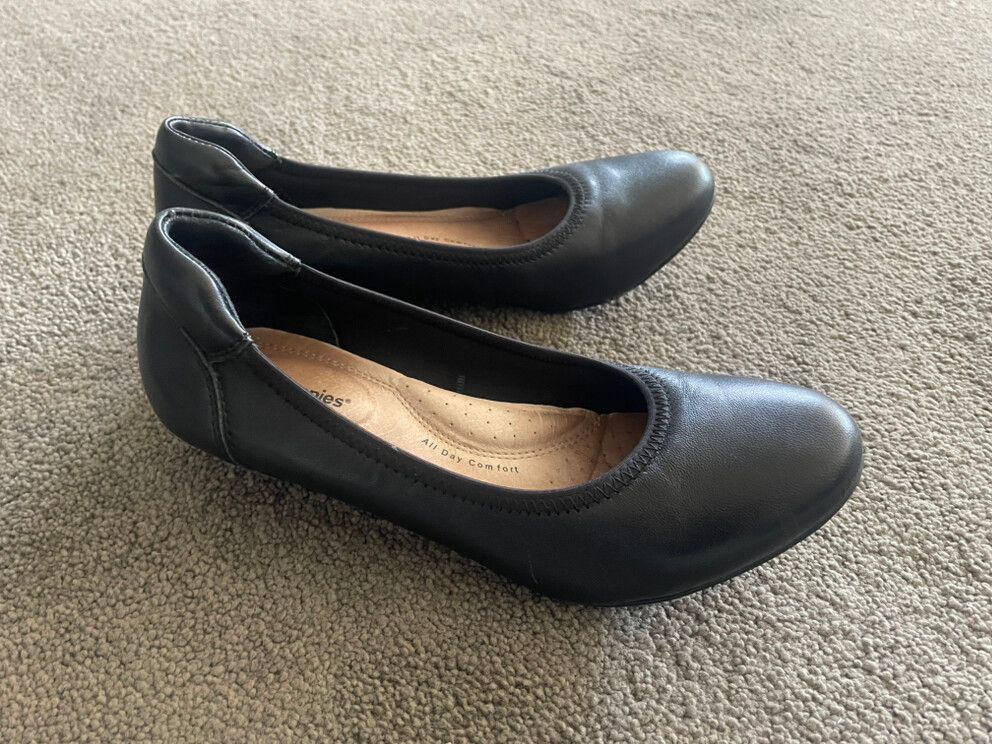 Hush Puppies Black Leather Ballet Flats  6/ EU 37