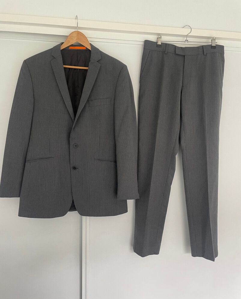Ben Sherman Grey Pinstripe Suit, size EU 50