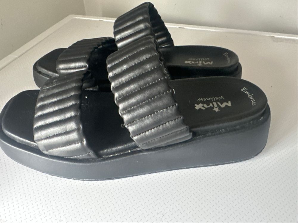 Minx Breeze black leather summer slides  size 41