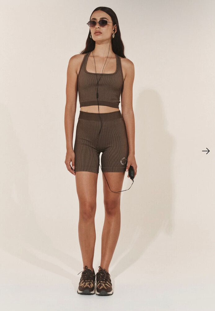 Move Criss Cross Crop and Fine Ribbed Shorts