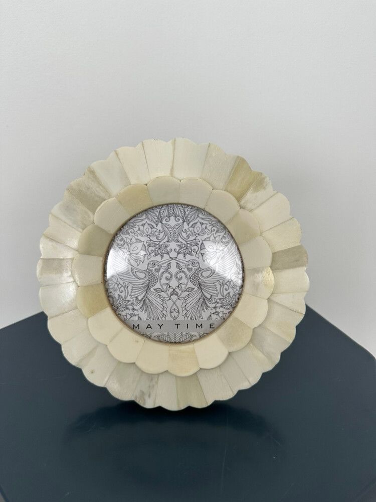 May Time Double Scalloped Round Frame Cream