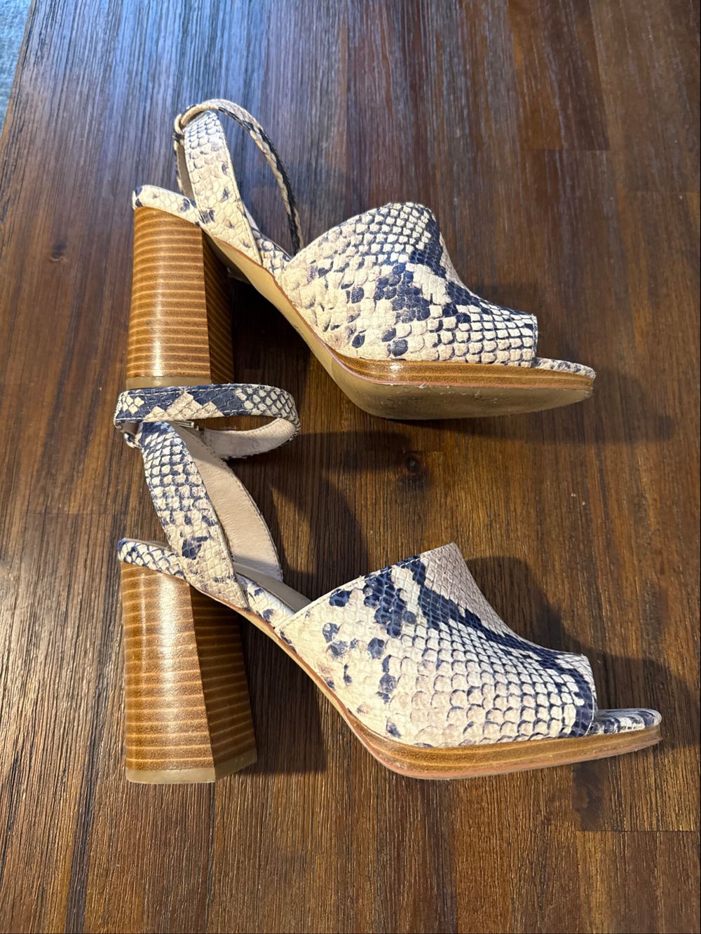 Mi Piaci snakeskin heel