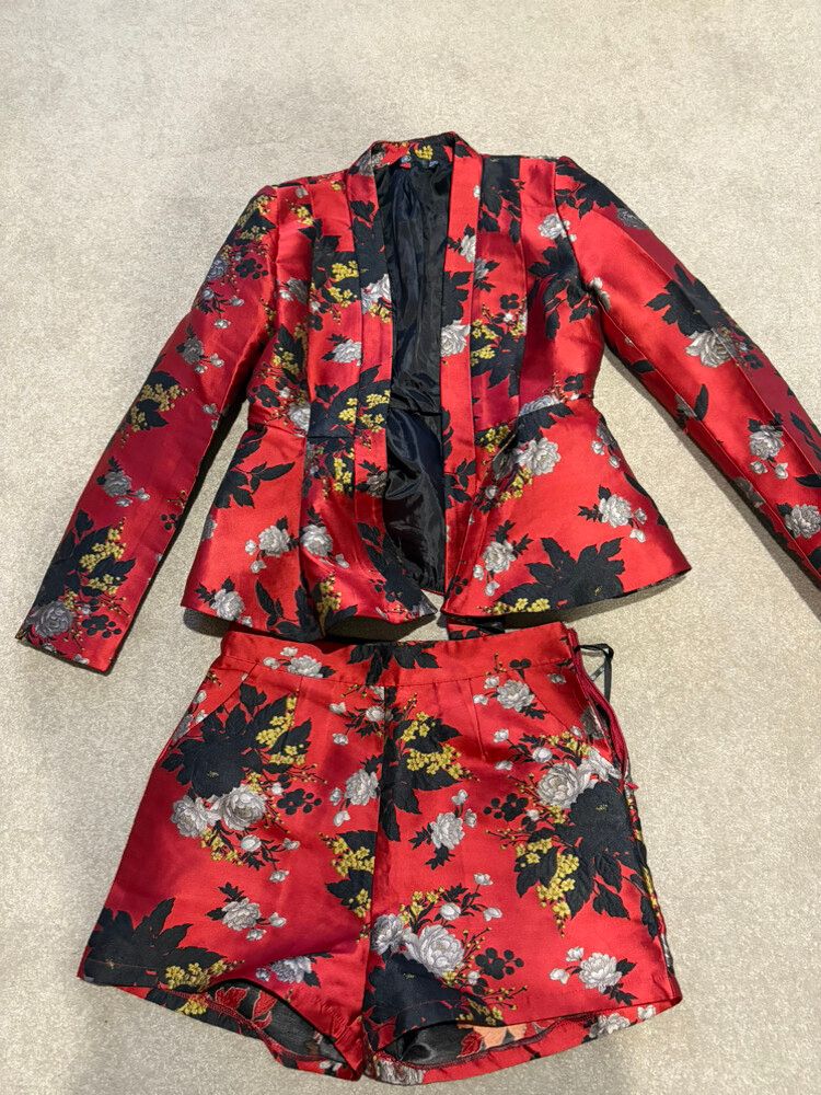 Shorts And Blazer Set In Flowers Red Pattern
