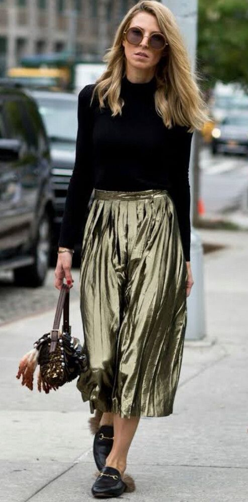 Pleated Midi Skirt In Olive Green