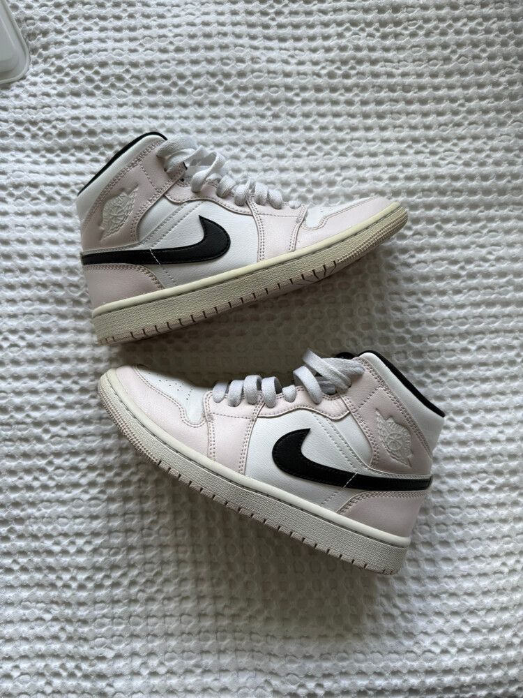 Nike barely rose shoes