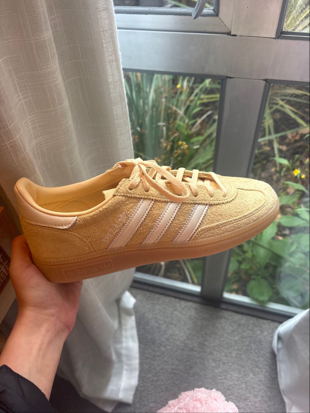 yellow handball spezials