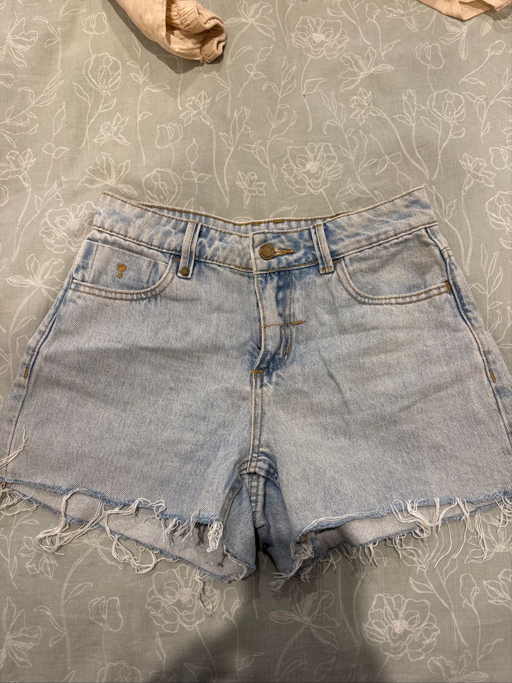 THRILLS Erica Mid Rise Denim Shorts