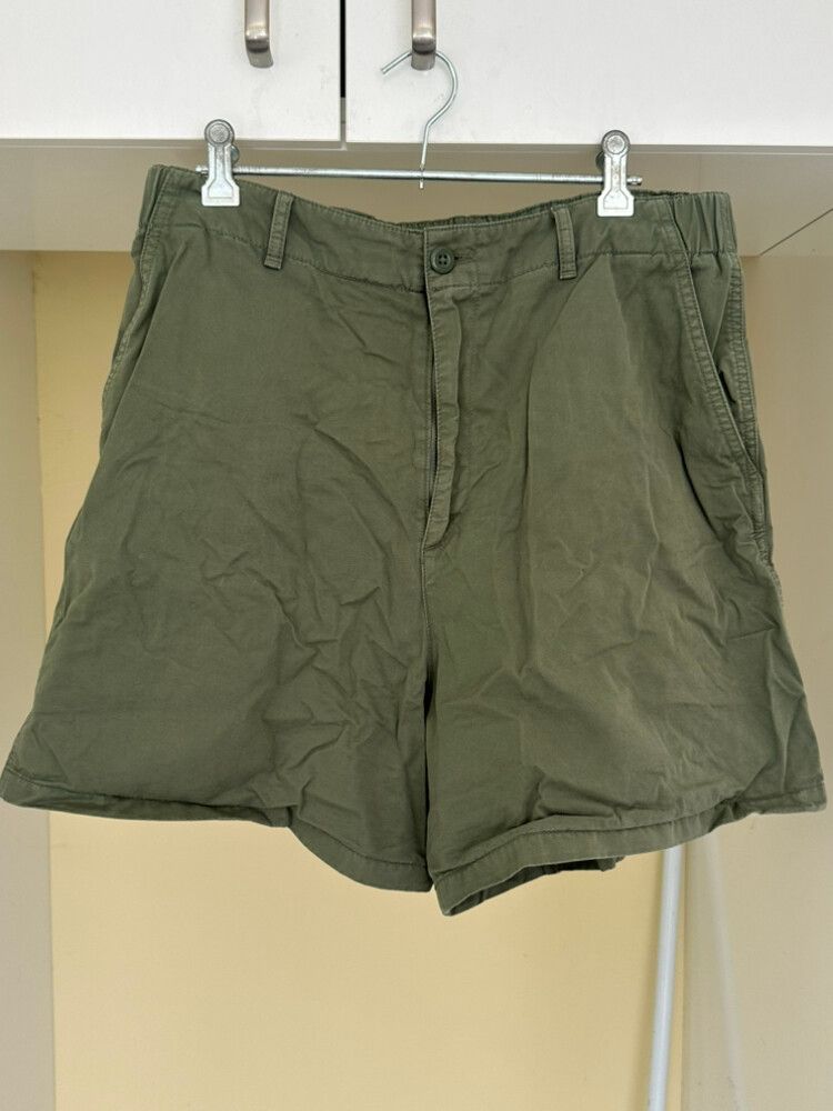 Uniqlo khaki shorts