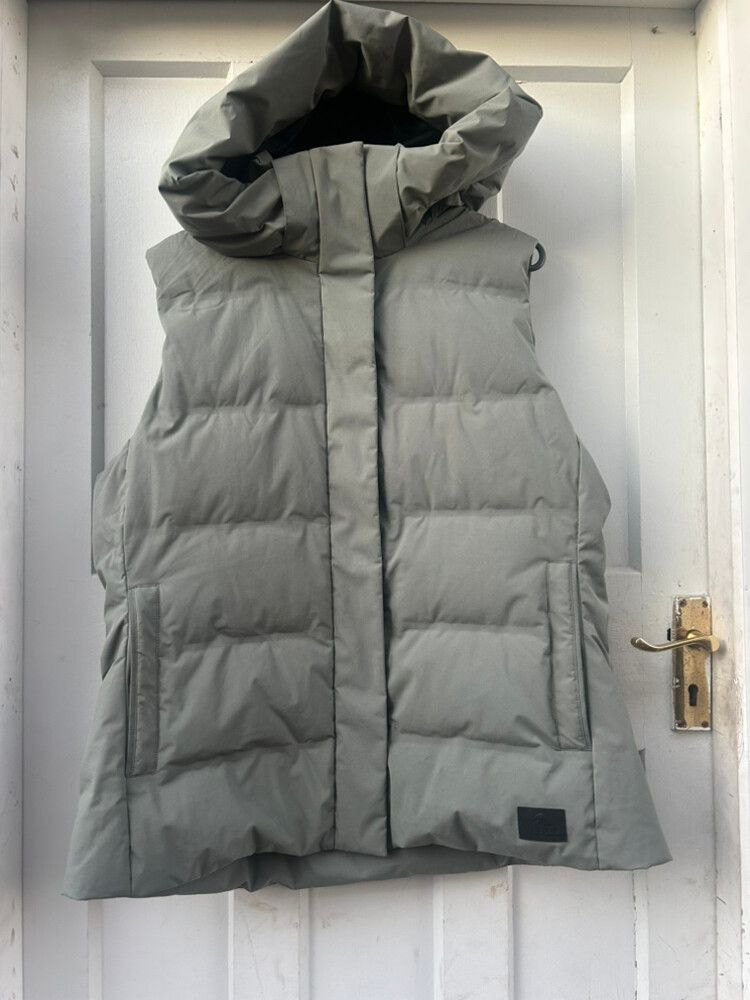 Hooded Puffer Vest macpac