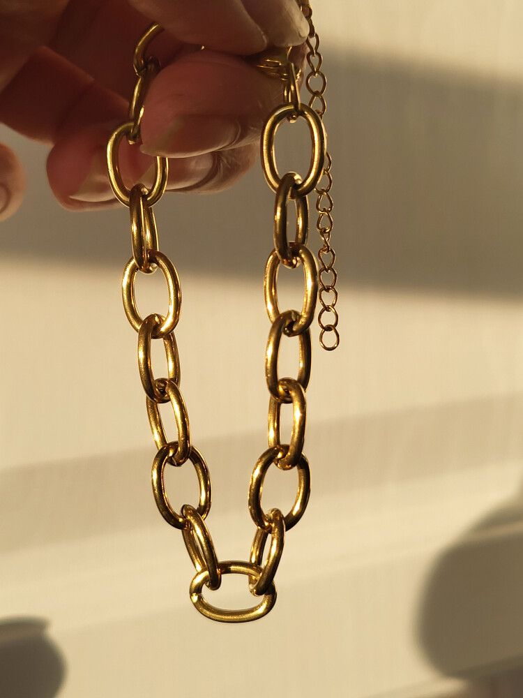 Bold Oval Link Bracelet — 18K Gold-Filled Luxury Chain  This eye-catching oval link chain bracelet is crafted from premium 18k gold-filled stainless steel, offering a bold, chunky silhouette that effortlessly channels designer energy. Waterproof, tarnish-