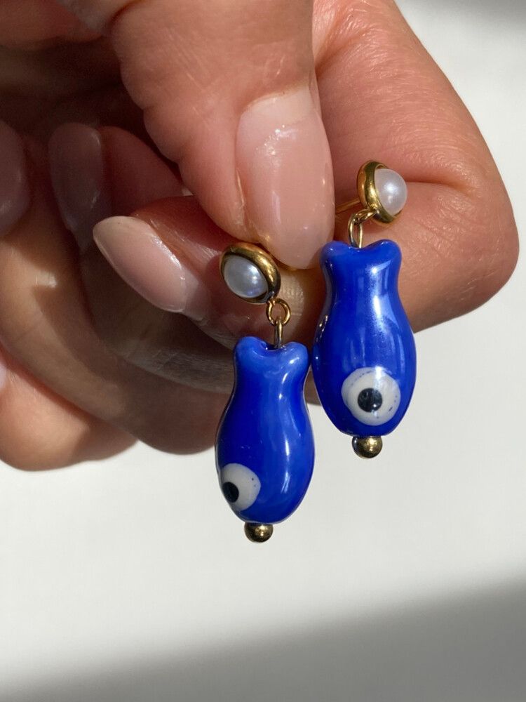 ✨ Lucky Evil Eye Blue Fish Earrings ✨ Handmade charm meets gold-core glam. These earrings feature glass evil eye fish beads paired with pearl accents and 18k gold-filled stainless steel hooks. Totally waterproof, tarnish-free, hypoallergenic – they’ll nev