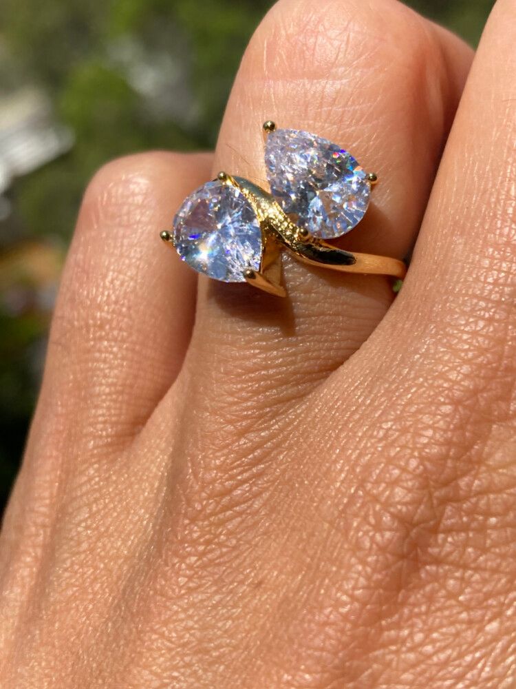 ✨ Diamond Look Engagement Ring – 925 Sterling Silver ✨  This stunning size 6 ring is crafted from genuine 925 sterling silver with a 14K gold-plated finish, giving it that real diamond engagement ring look without the diamond price tag. The brilliant-cut