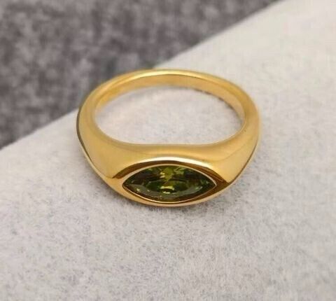 ✨Peridot gold Ring✨  size 6