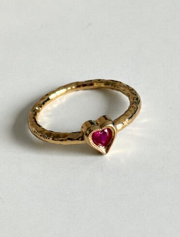 ✨ Ruby Heart Ring ✨  tiny but impossible to ignore ❤️ delicate golden brass ring with a deep ruby red synthetic garnet heart stone that catches the light so beautifully. the slightly hammered texture gives it that handmade vintage treasure vibe while stil