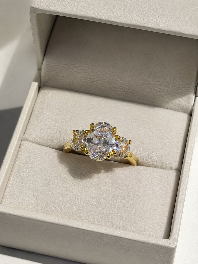 ✨ 4 Carat Oval Trilogy Engagement Ring ✨  a breathtaking engagement-style ring designed to turn heads. featuring a dazzling genuine 4 carat oval-cut zircon centre stone surrounded by two sparkling oval side zircons, this timeless trilogy design symbolises