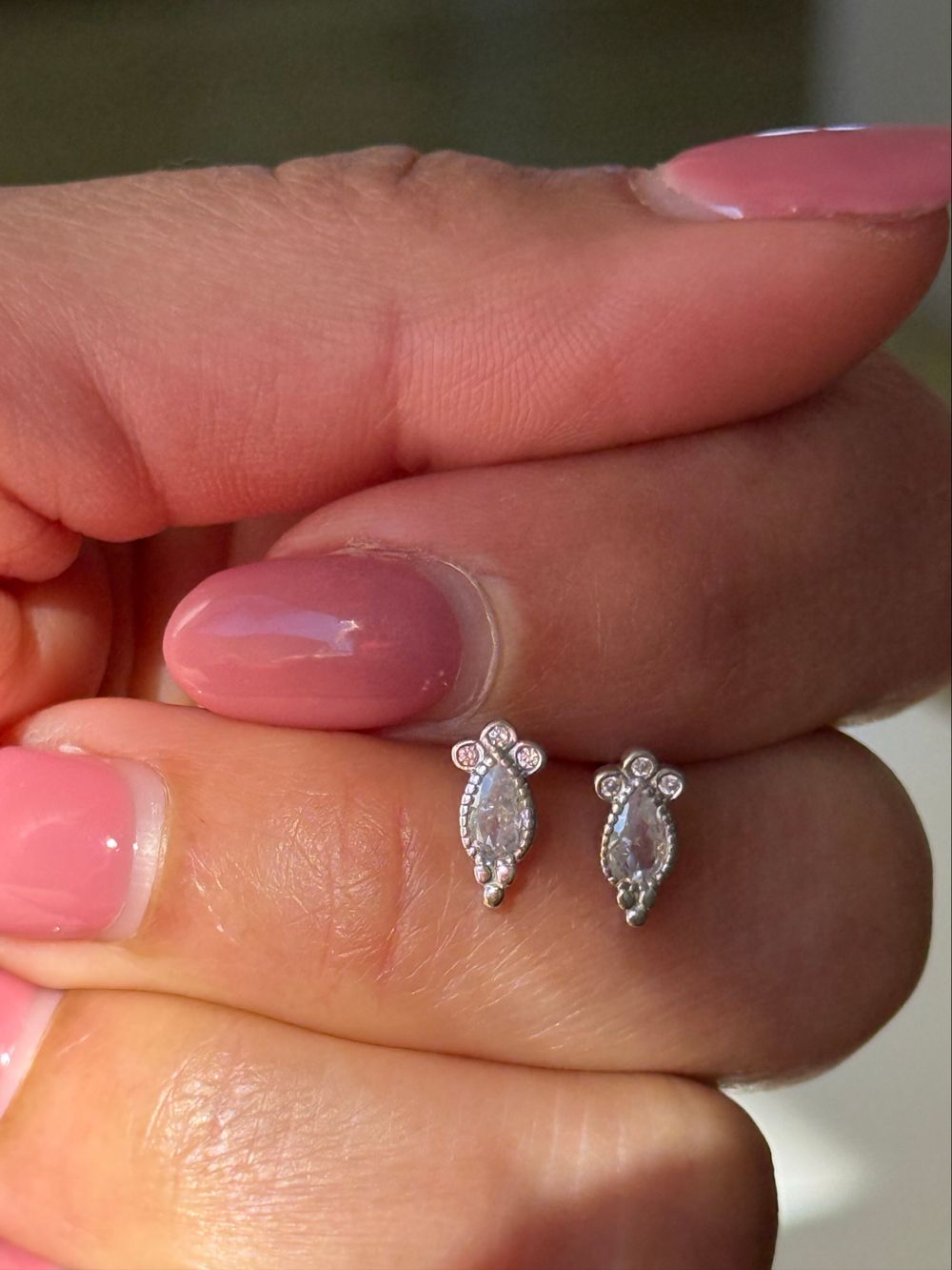 ✨ Genuine Sterling Silver Marquise Zircon Stud Earrings 925 Sparkly Everyday Earrings ✨  These gorgeous genuine 925 sterling silver stud earrings feature elegant marquise cut cubic zirconia surrounded by delicate round accent stones for a timeless, light-