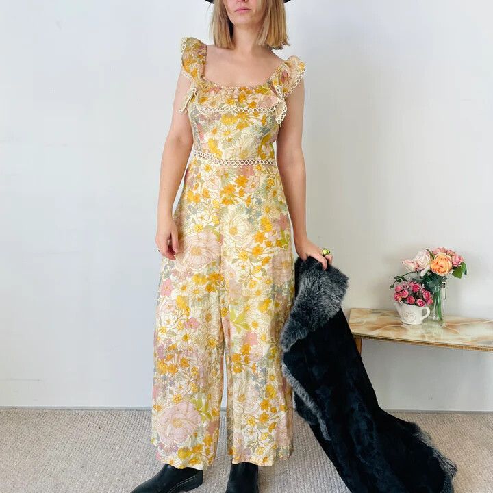 Excellent Pastel Floral Pattern Jumpsuit Size 8