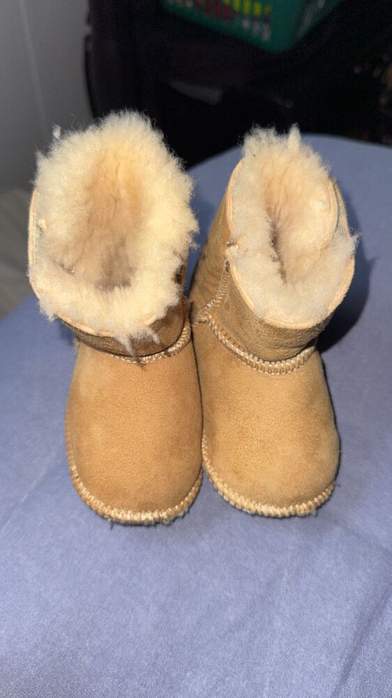 Ugg boots sheepskin. babies large  1-2 yrs Tan