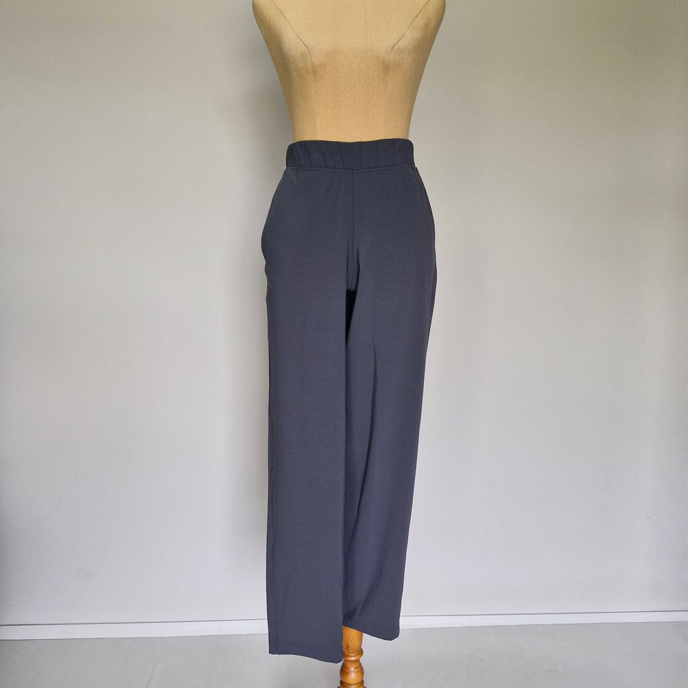 Lululemon Grey Luxtreme Slim-Fit Pull-On Mid-Rise Pant Size 8 US 4