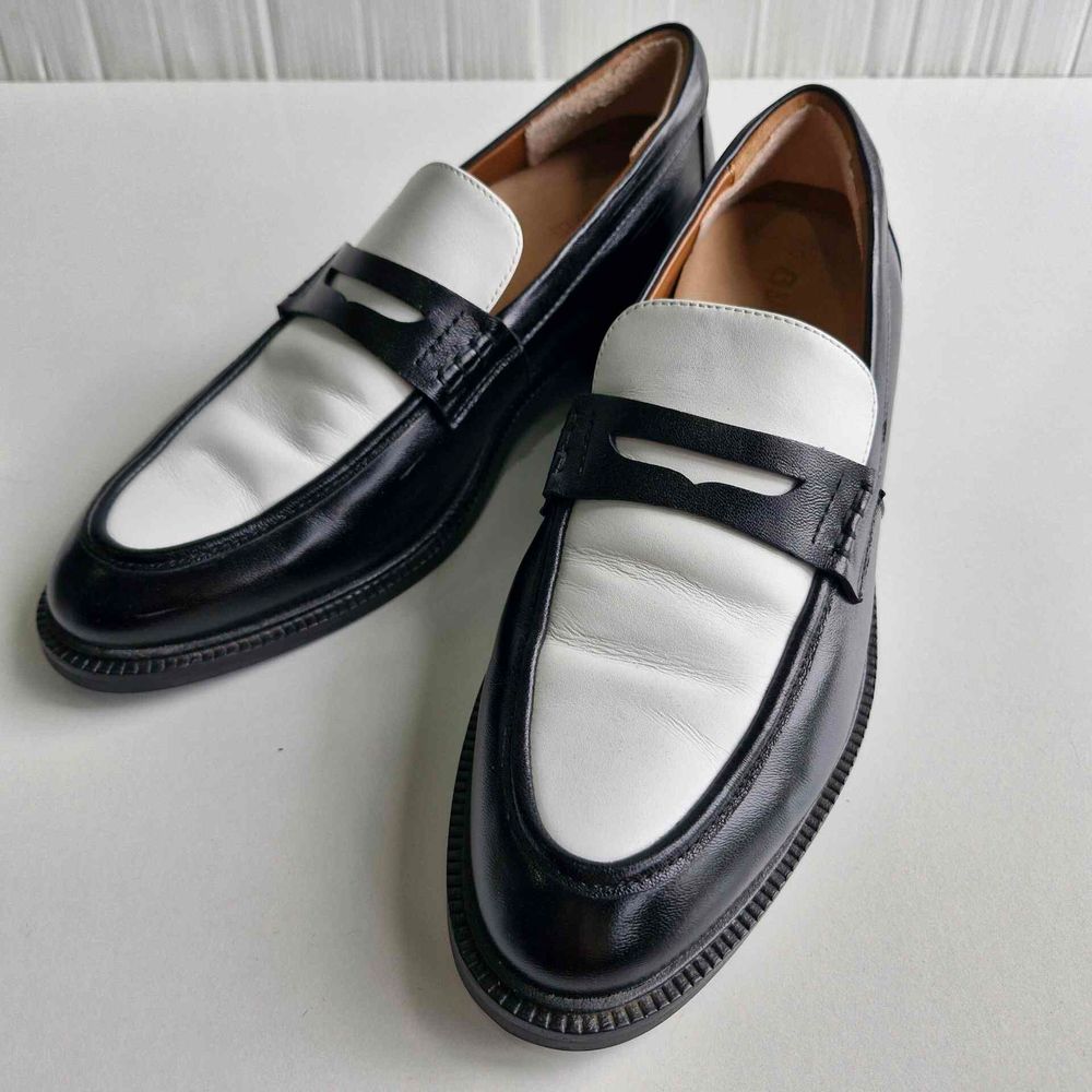 Bared Capito Black & White Leather Low Heel Penny Loafers Size 40