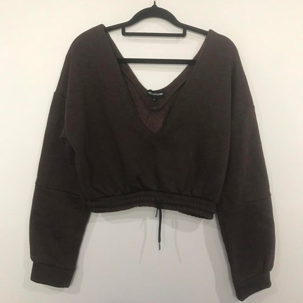PrettyLittleThing Brown Cropped Sweatshirt