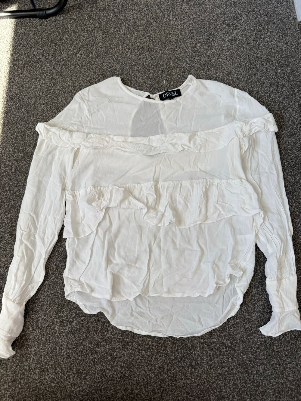 DEVAL White Long Sleeve Top