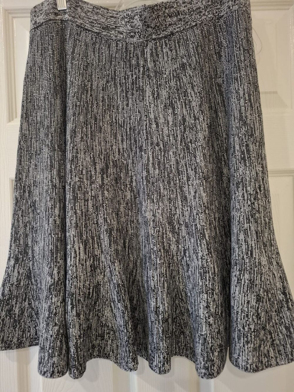 Review Knit Flared Skirt – Black/White – Size 16