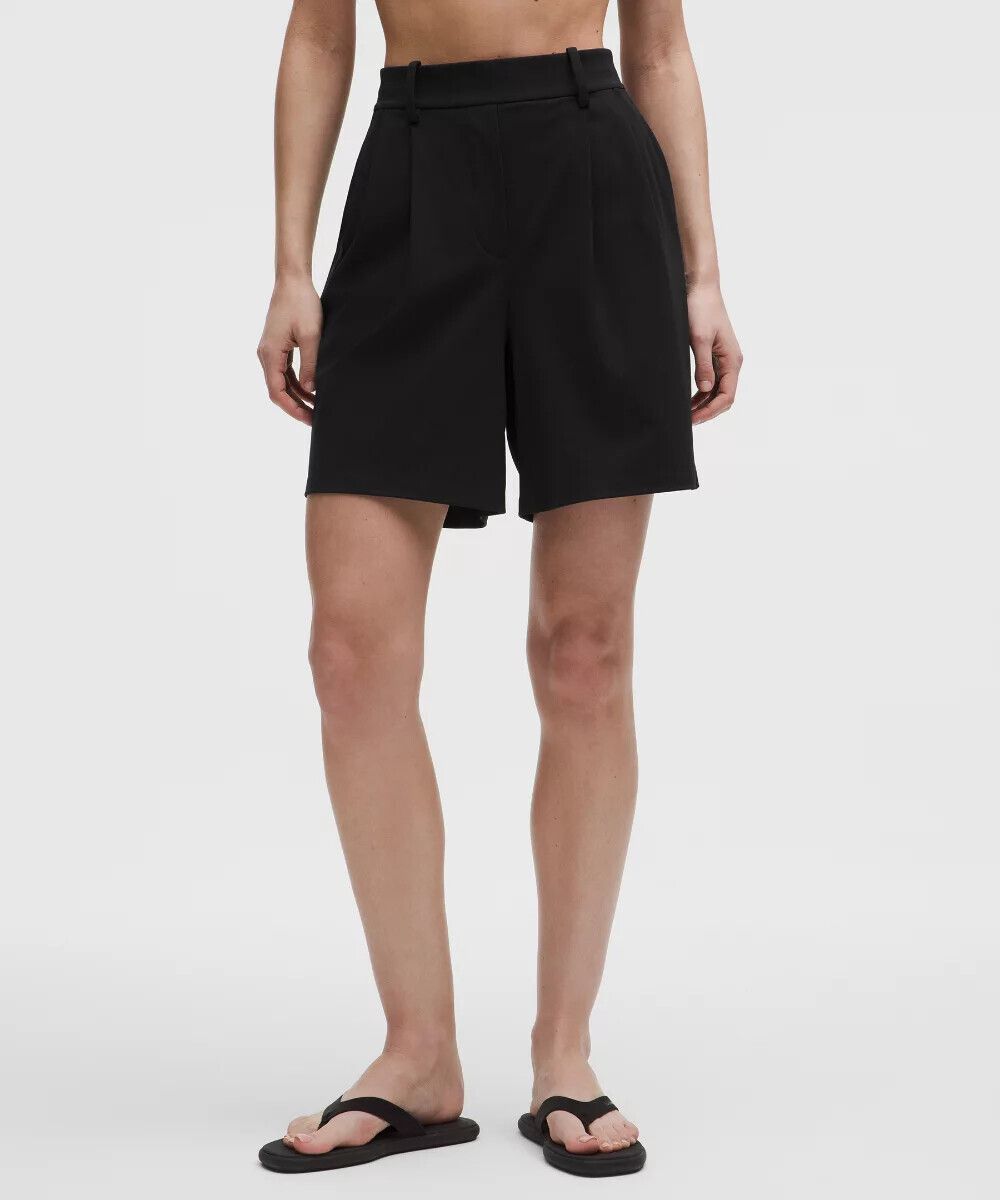 Lululemon Daydrift Pleated High Rise Short 7" in Black