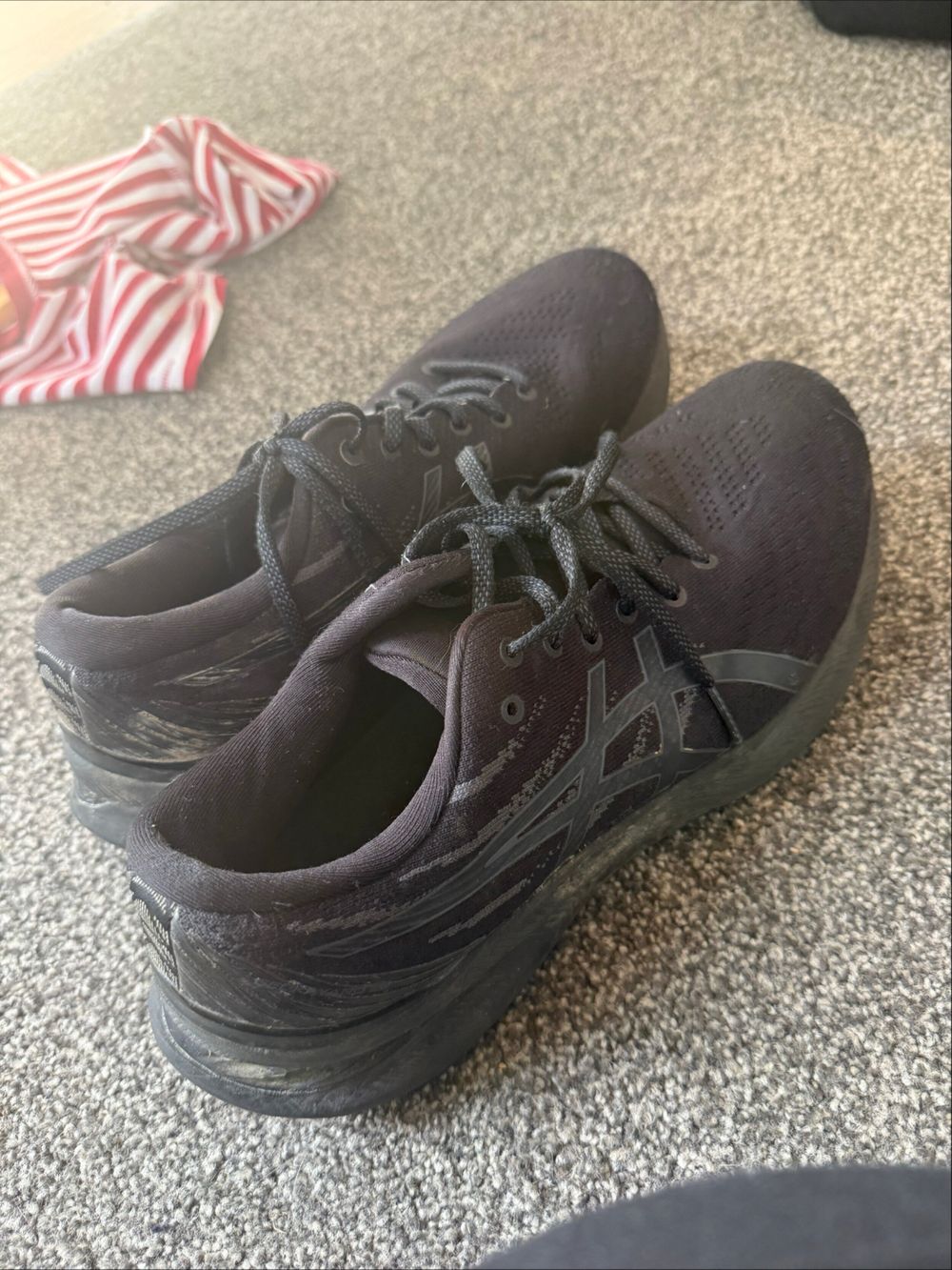 ASICS gel kayanos worn once