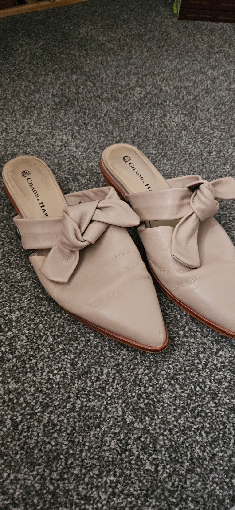 Pink knot mules