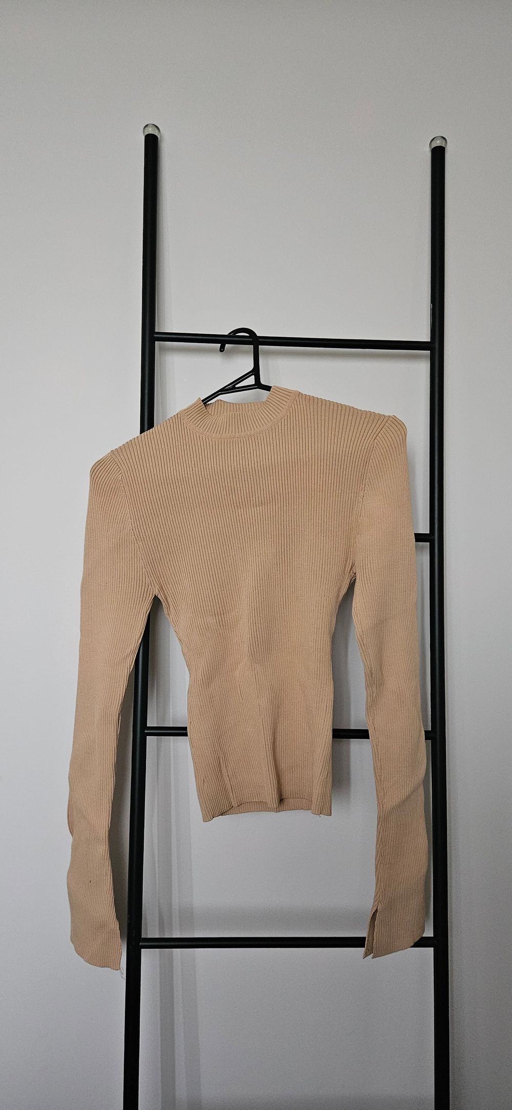 Ribbed top / sweater