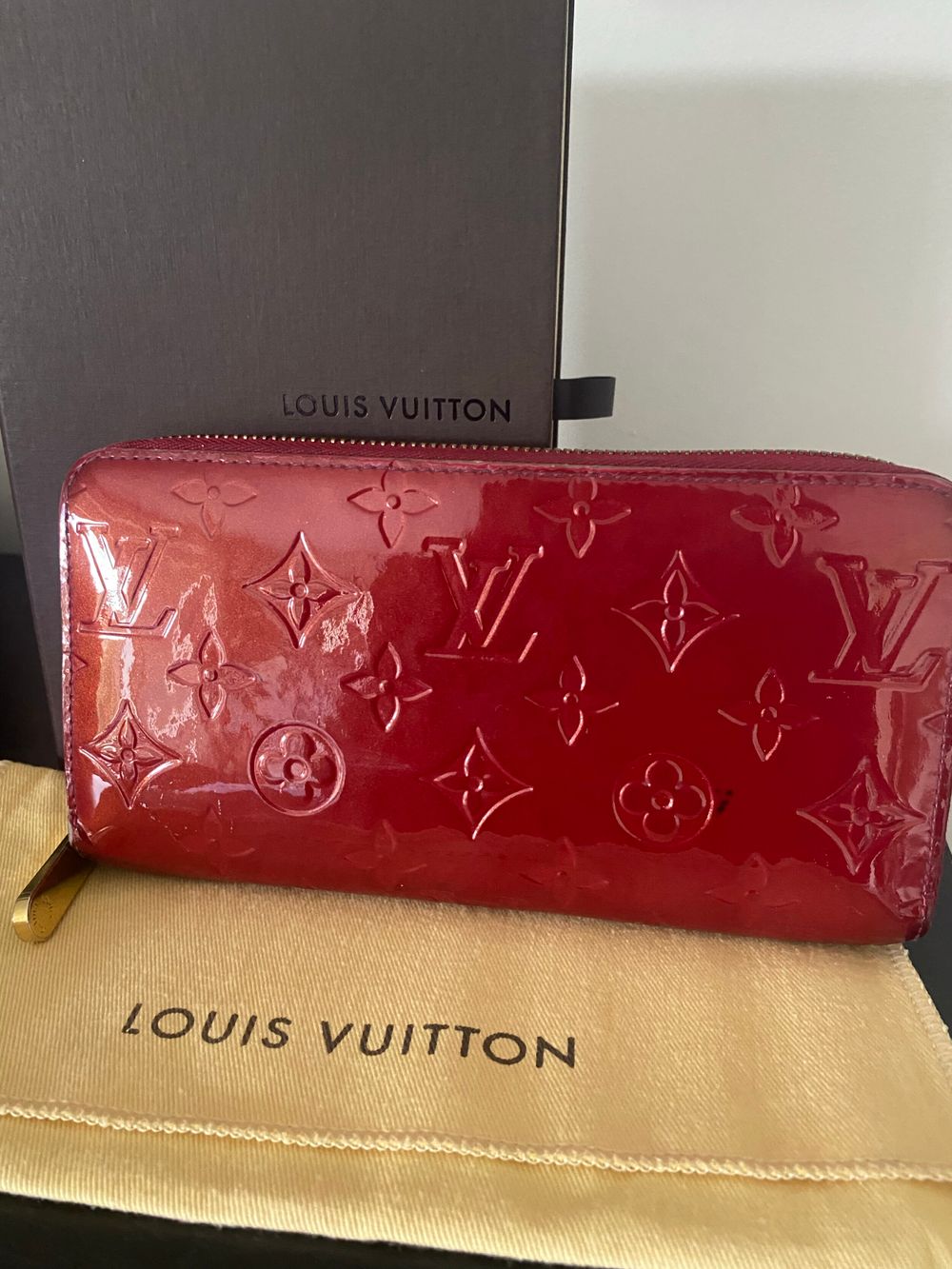 Louis Vuitton Vernis Zippy Wallet