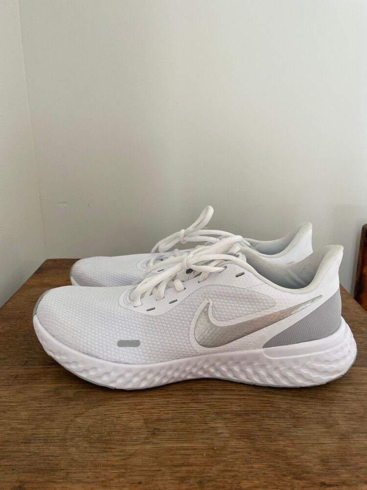 nike revolution 5 cushion