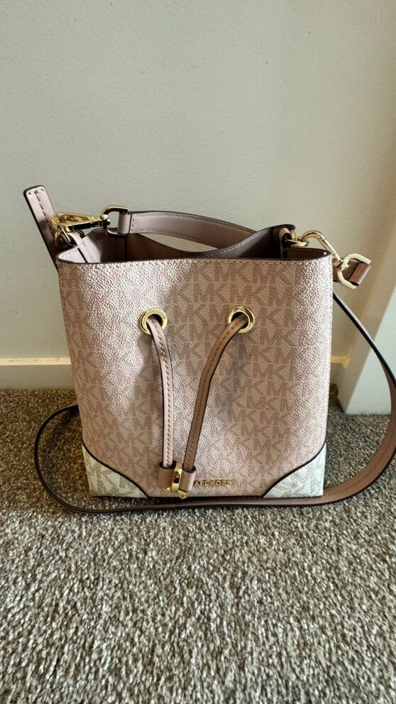 Michael Kors Mercer Small Bucket Bag