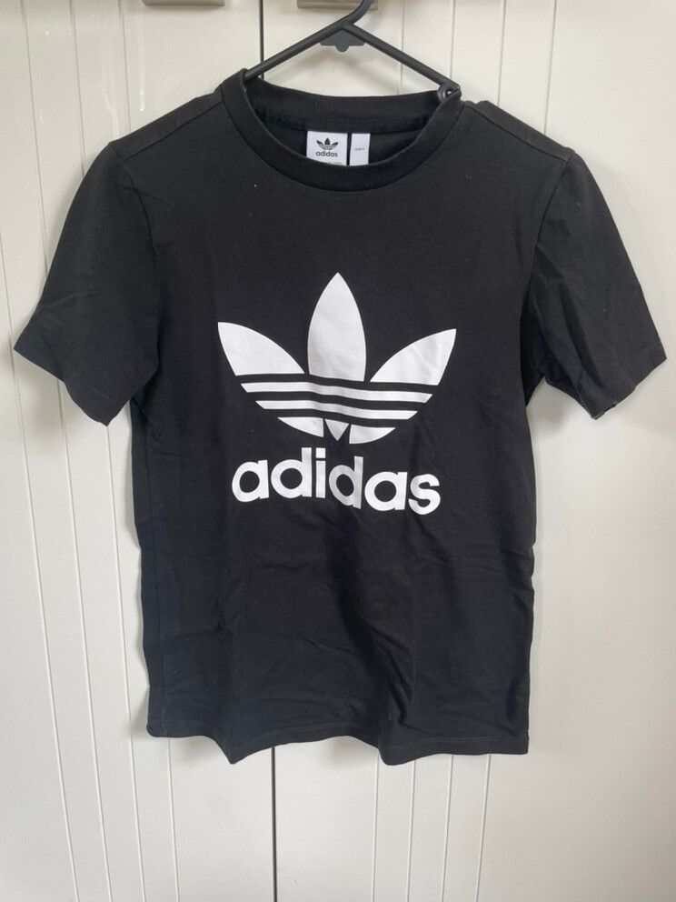 Adidas Black T-shirt
