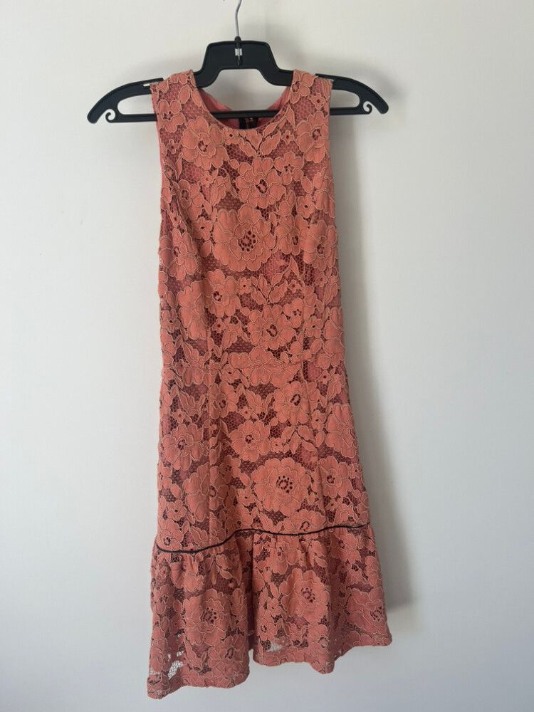 Cue - Dusty Pink Lace Dress on Designer Wardrobe Cue - Dusty Pink Lace Dress on Designer Wardrobe