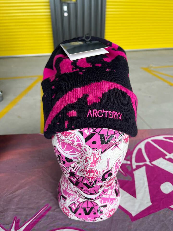 Arc'teryx Grotto Toque Beanie Black Pink NWT Rare Gorpcore Abstract Bird Logo