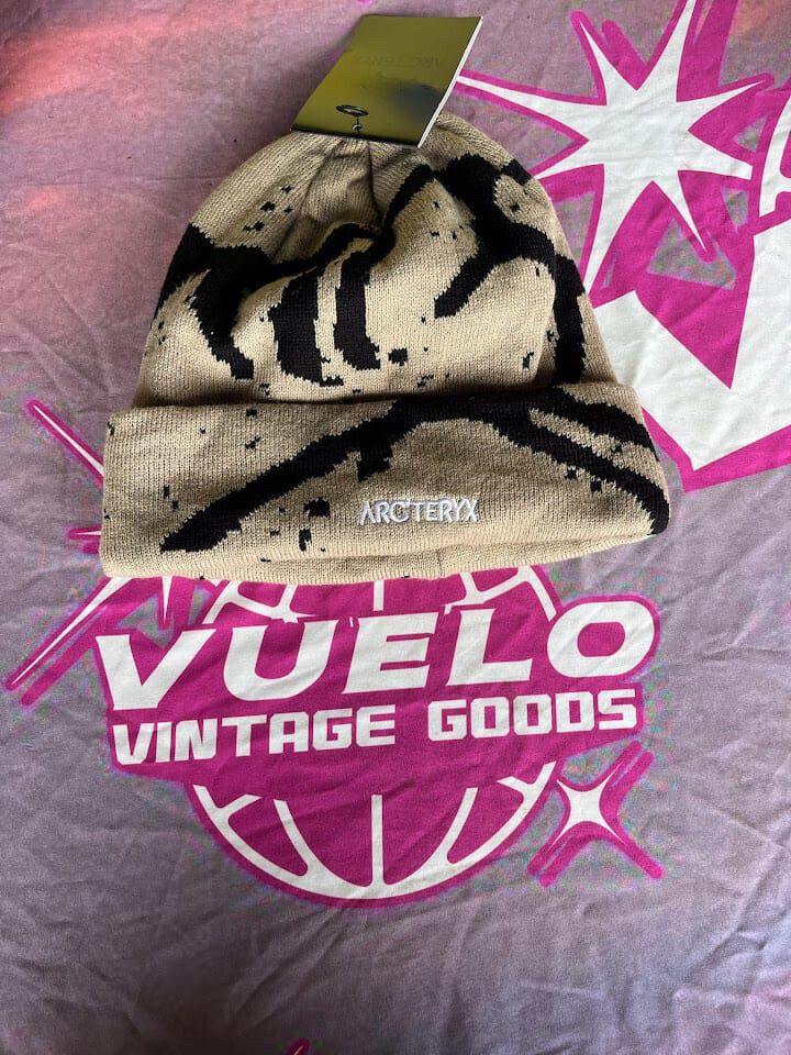 Arc'teryx Grotto Toque Beanie Beige Black NWT Rare Abstract Bird Logo Gorpcore