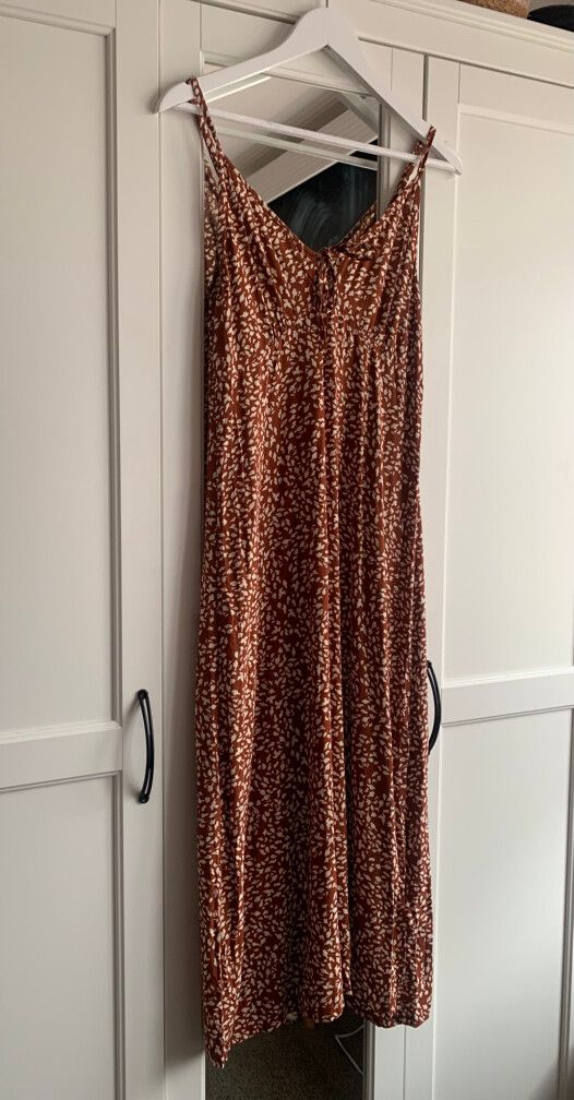 Roxy - Roxy Brown Floral Maxi Dress on Designer Wardrobe Roxy - Roxy Brown Floral Maxi Dress on Designer Wardrobe