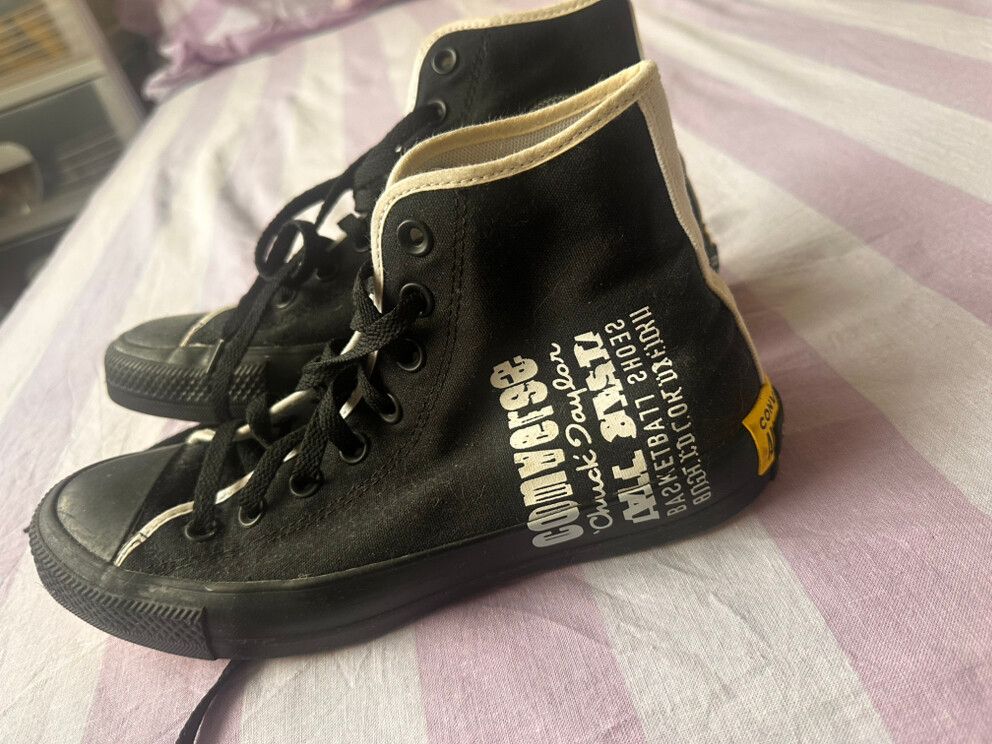 black high top chick taylors