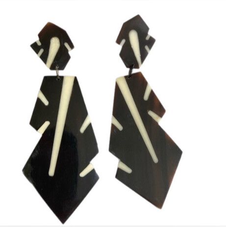 NWT vintage 80s long buffalo Horn earrings with bone
