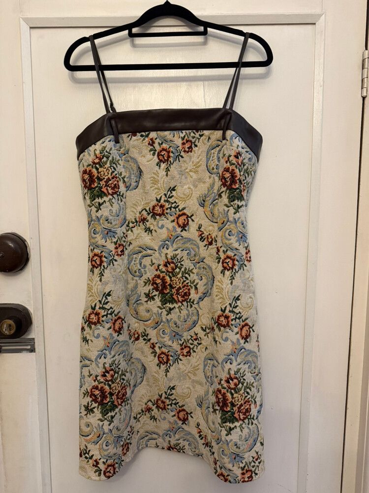 Floral mini dress size L