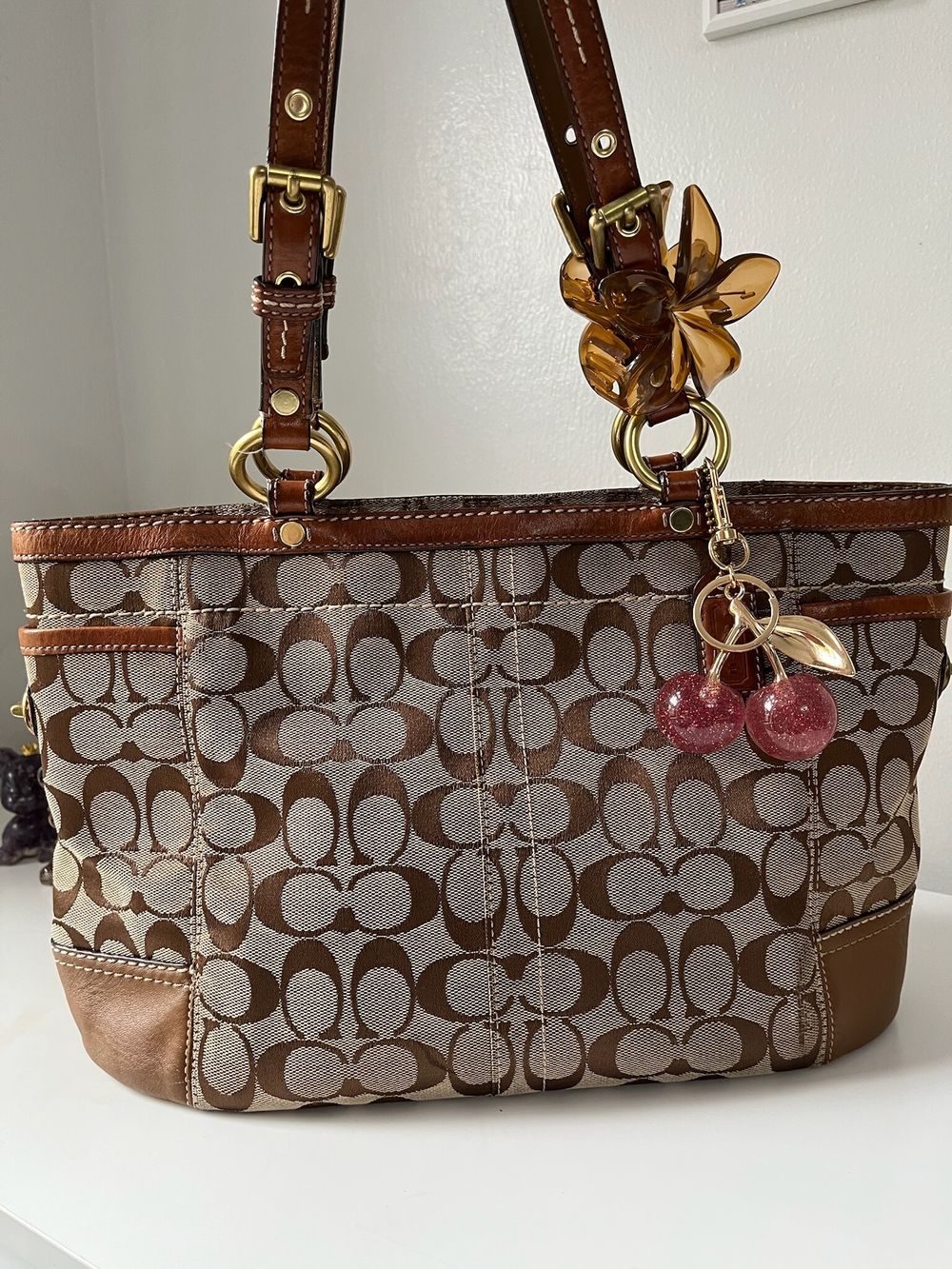 バッグ COACH Y2K Turnlock Signature Bag tote COACH Y2K Turnlock Signature Bag tote