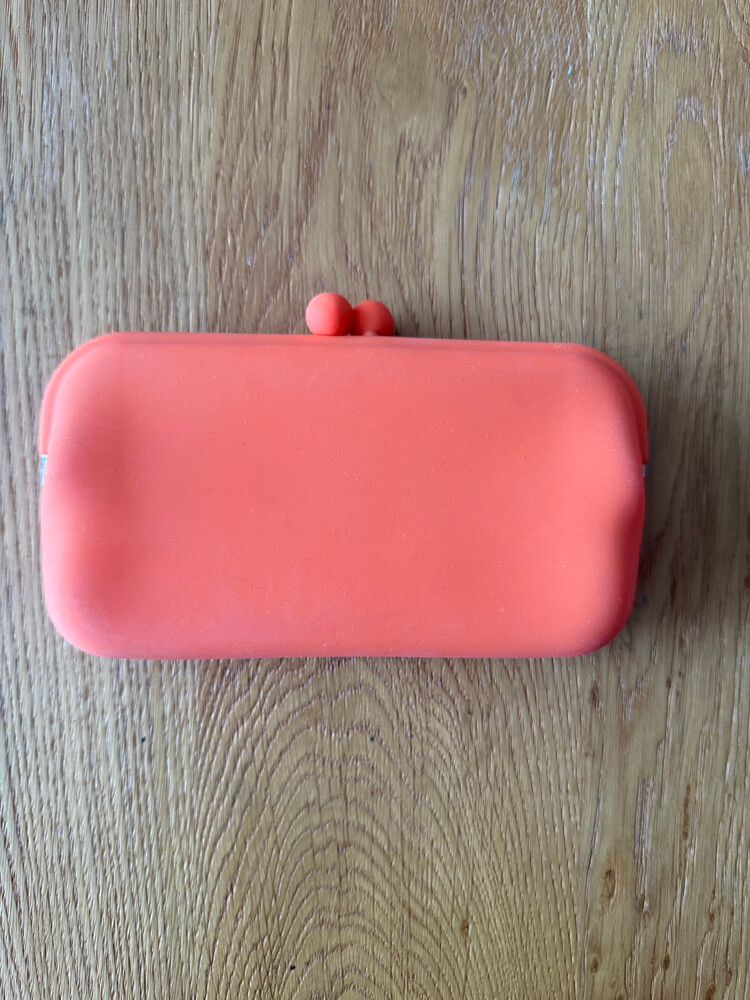 Silicone makeup bag/wallet